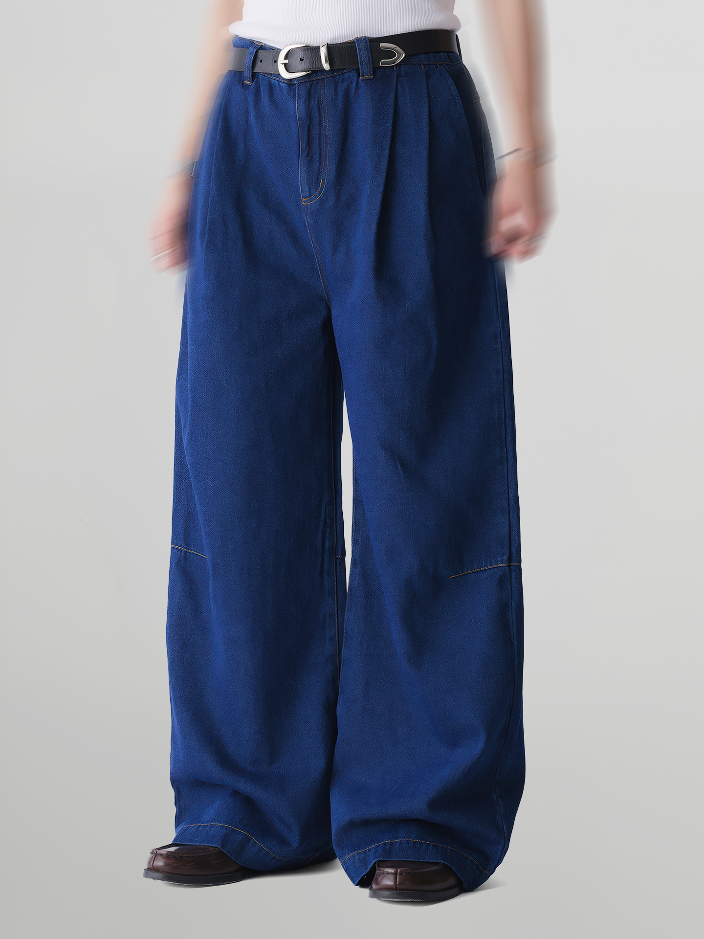 2-Tuck Baggy Denim Jeans