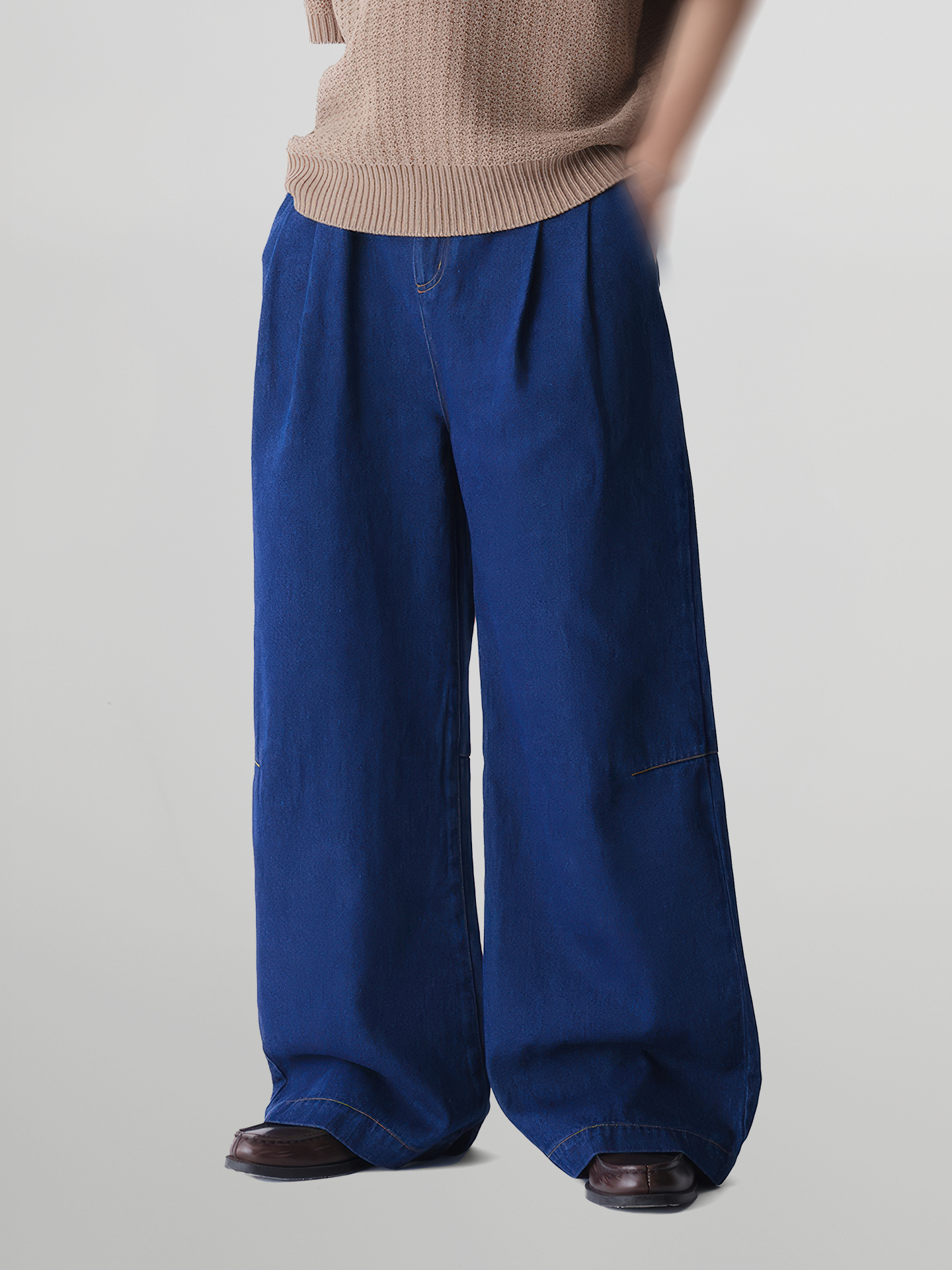 2-Tuck Baggy Denim Jeans