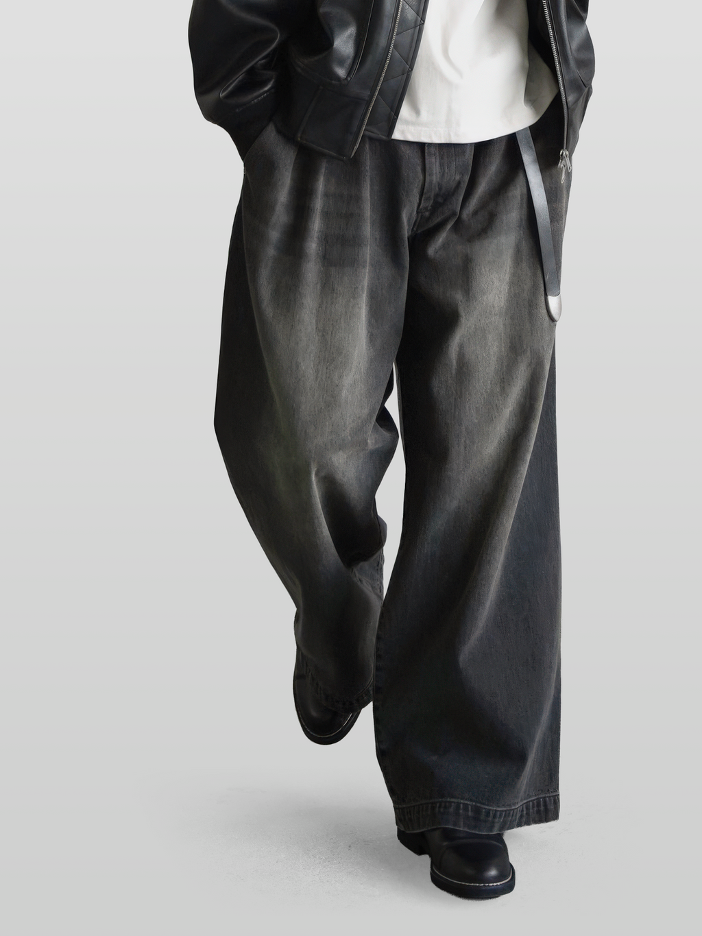 3-Tuck Baggy Denim Jeans