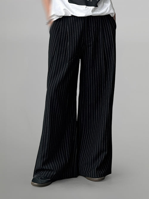 Striped Back Tuck Wide Pants black – Front view | wide-leg / pleated / relaxed tailoring | UNPROVEN