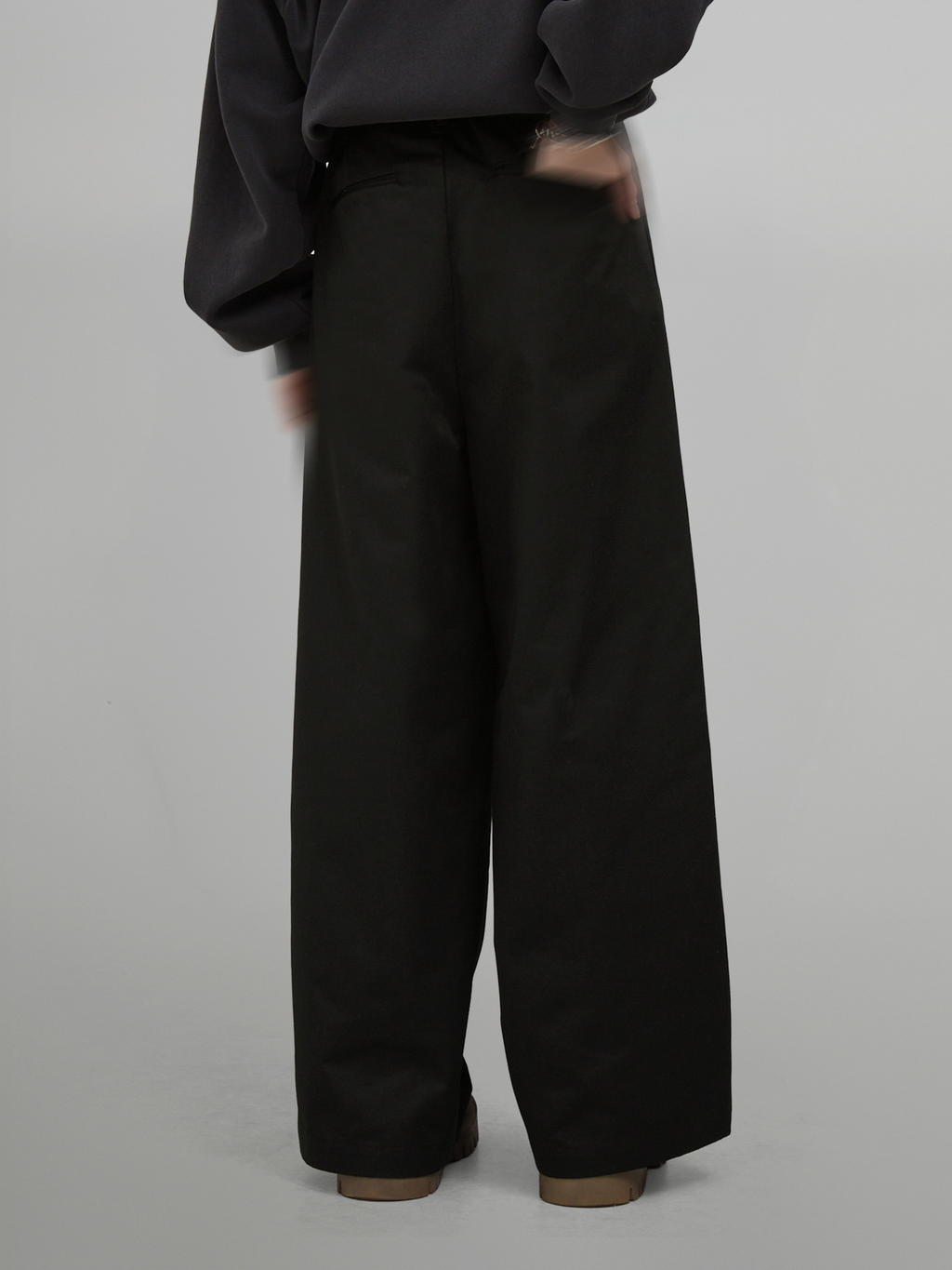 Deep Tuck Straight Wide Pants