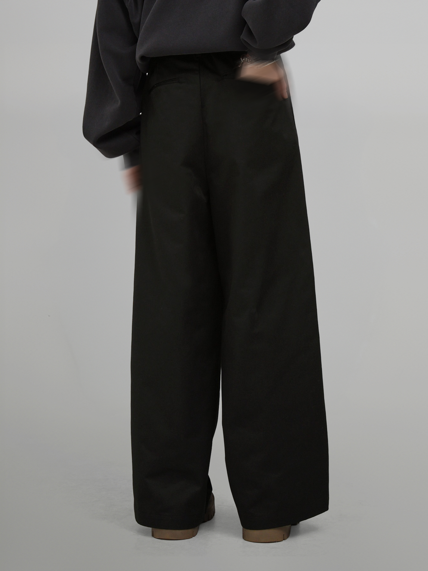 Deep Tuck Straight Wide Pants
