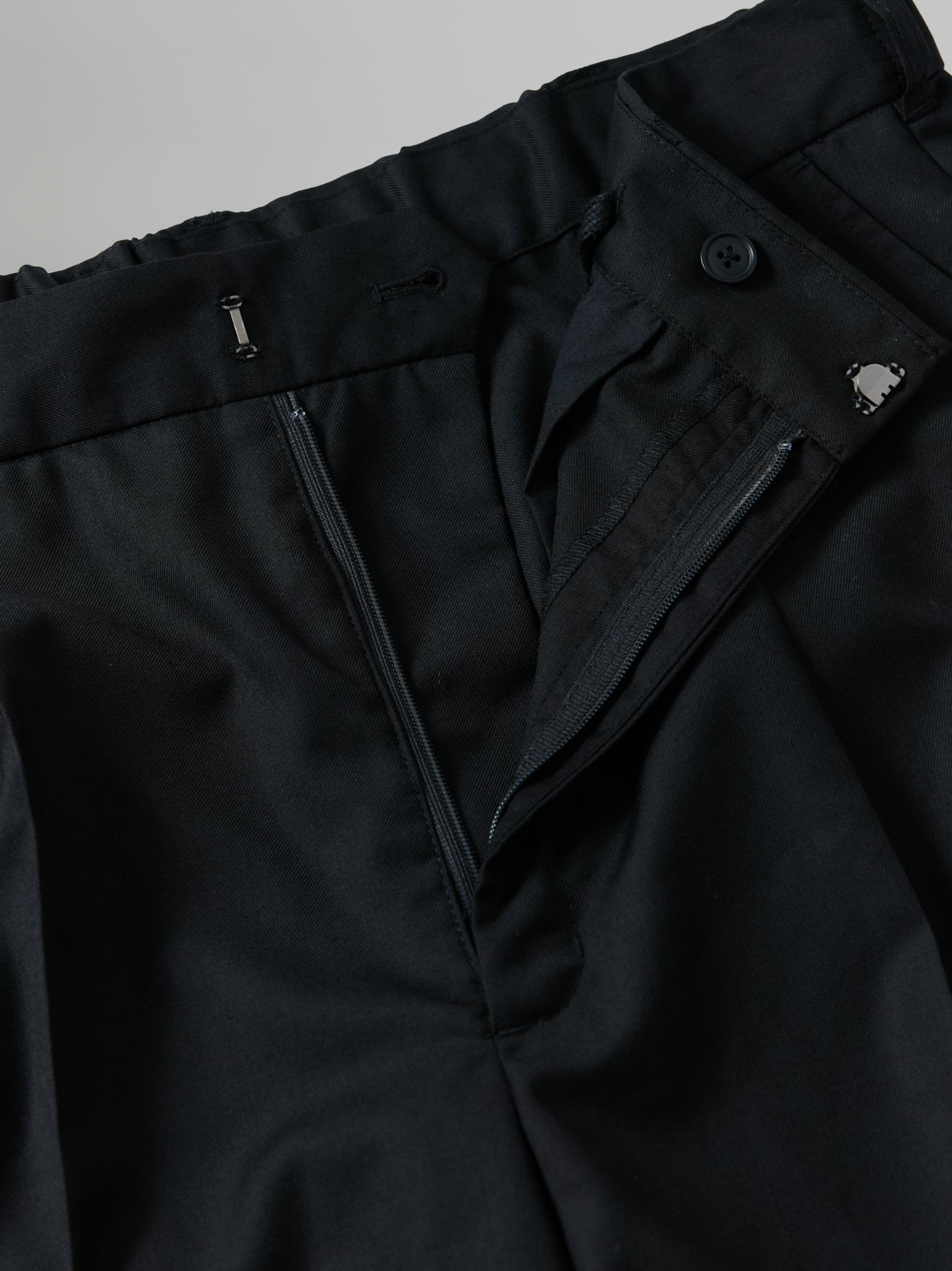 One-Tuck Semi-Wide Fit Pants