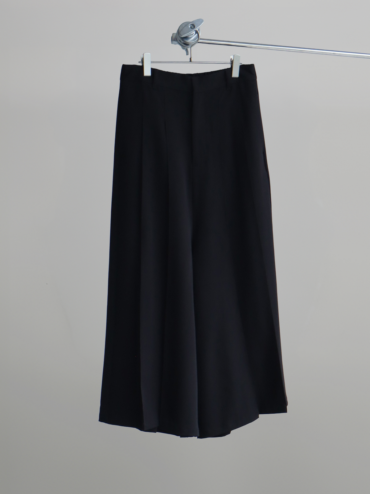 Pleated Hakama Pants Black - Mens Wide Pants – UNPROVEN.STUDIO
