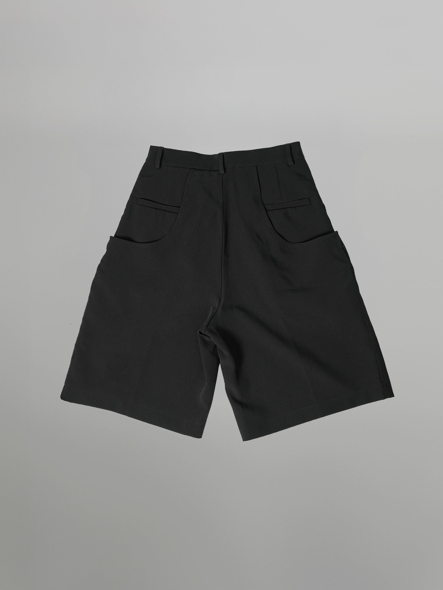 U-Shape Pocket Wide Shorts | UNPROVEN.