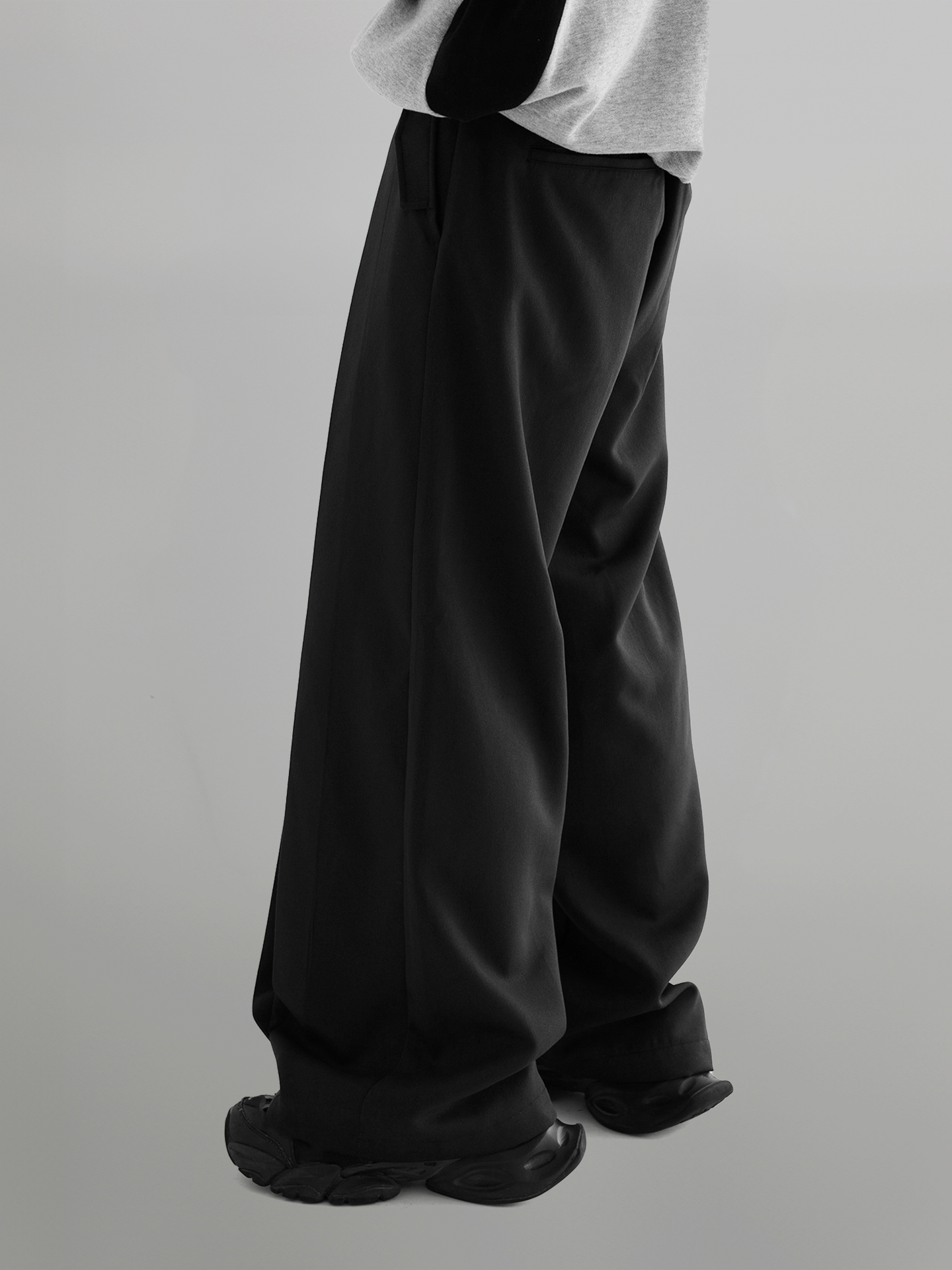 Vertical Tuck Wide Pants