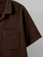 Open Collar Crinkled Short Sleeve Shirt turquoise – Detail close-up | relaxed tailoring / semi-wide fit | UNPROVEN
