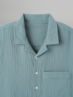 Open Collar Crinkled Short Sleeve Shirt brown – Detail close-up | relaxed tailoring / semi-wide fit | UNPROVEN