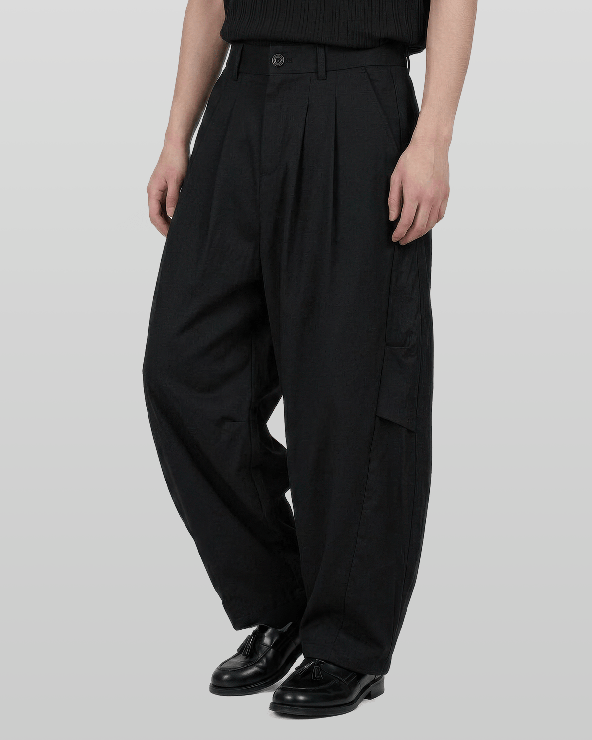 Curved Two-Tuck Side Pants