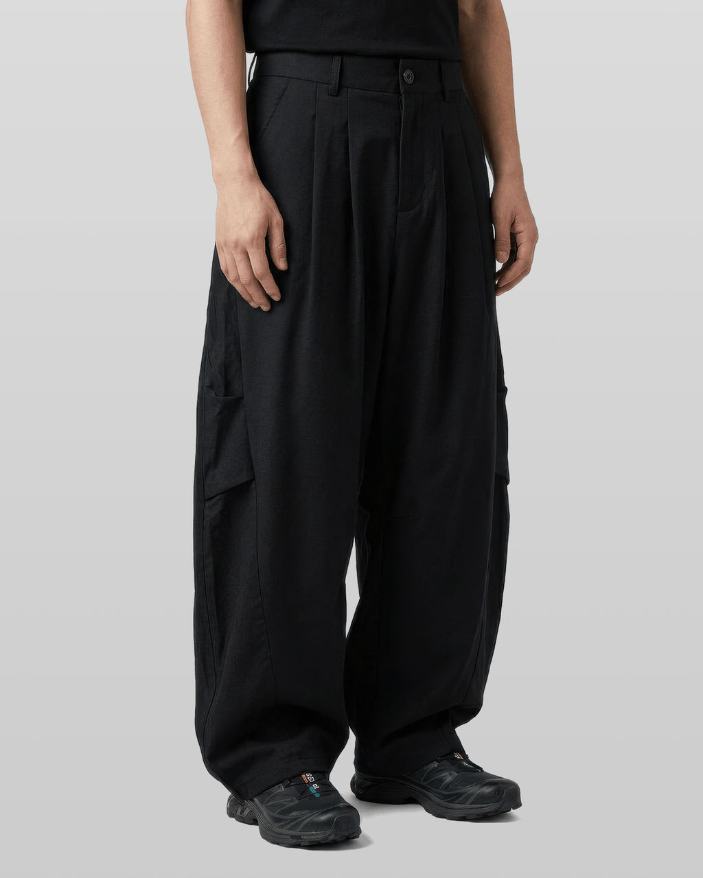 Curved Two-Tuck Side Pants