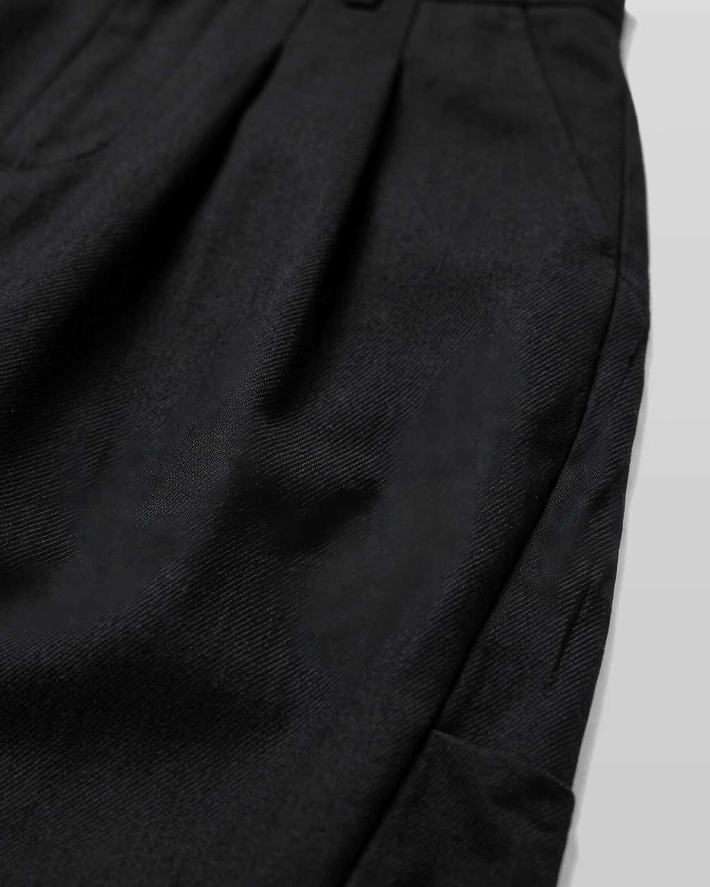 Curved Two-Tuck Side Pants