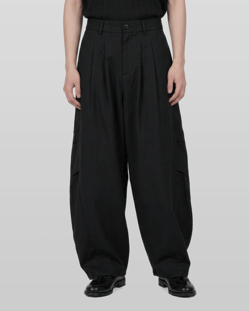 Curved Two-Tuck Side Pants