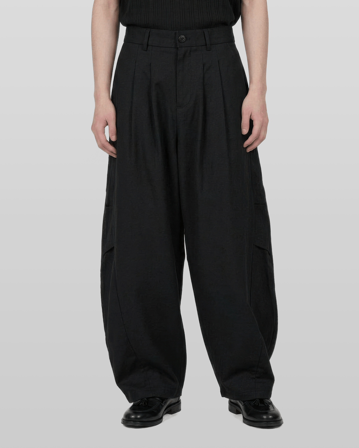 Curved Two-Tuck Side Pants