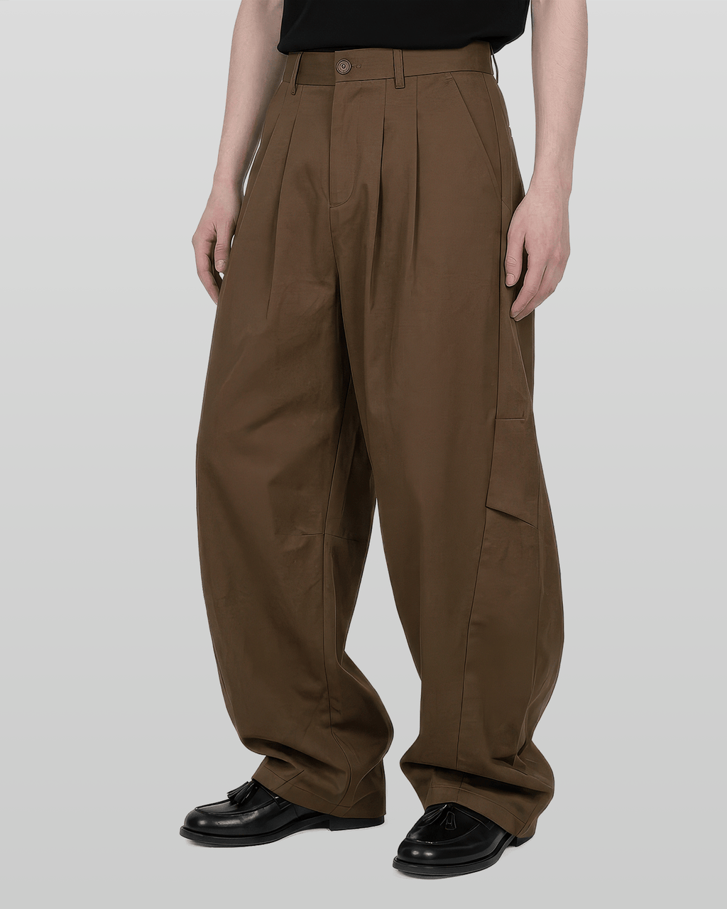Curved Two-Tuck Side Pants