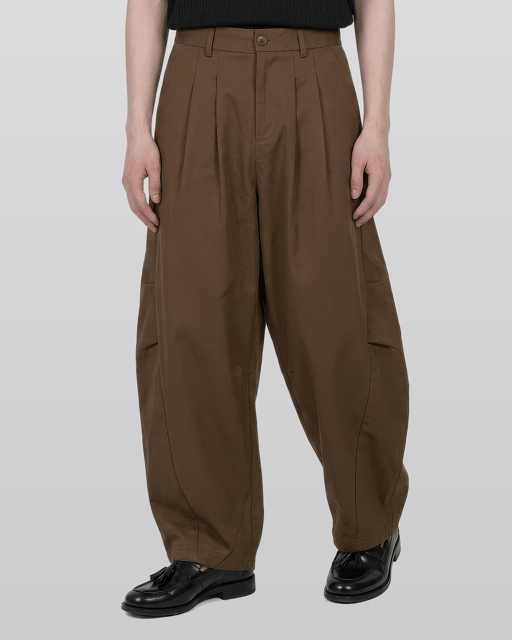 Curved Two-Tuck Side Pants