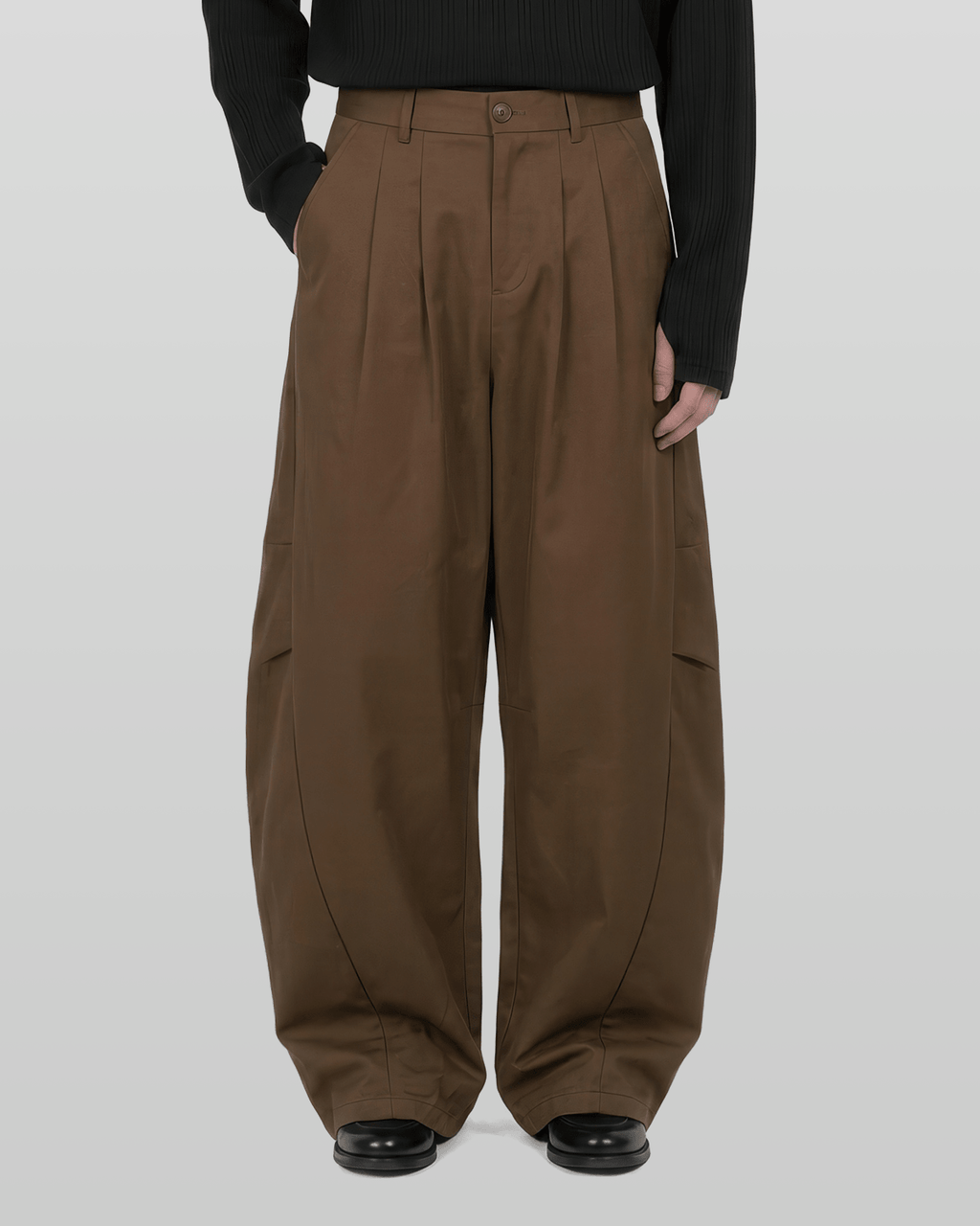 Curved Two-Tuck Side Pants