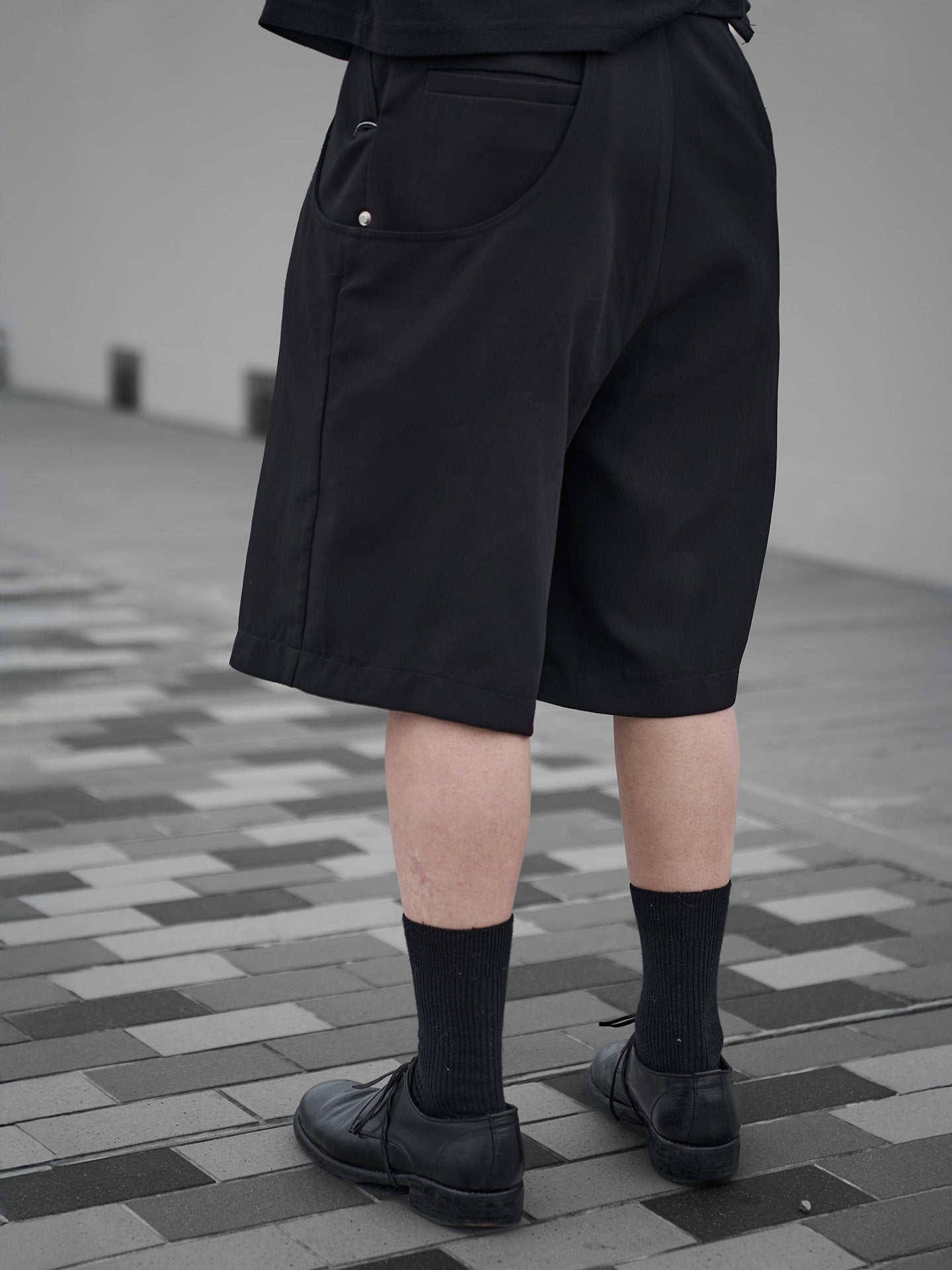 U-Shape Pocket Wide Shorts | UNPROVEN.
