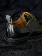 Sanders Military Broad Arrow Apron Derby Shoes 2503B Black – Front view | clean essentials / minimalist | UNPROVEN