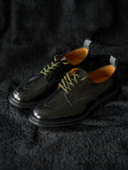 Sanders Military Broad Arrow Apron Derby Shoes 2503B Black – Front view | clean essentials / minimalist | UNPROVEN