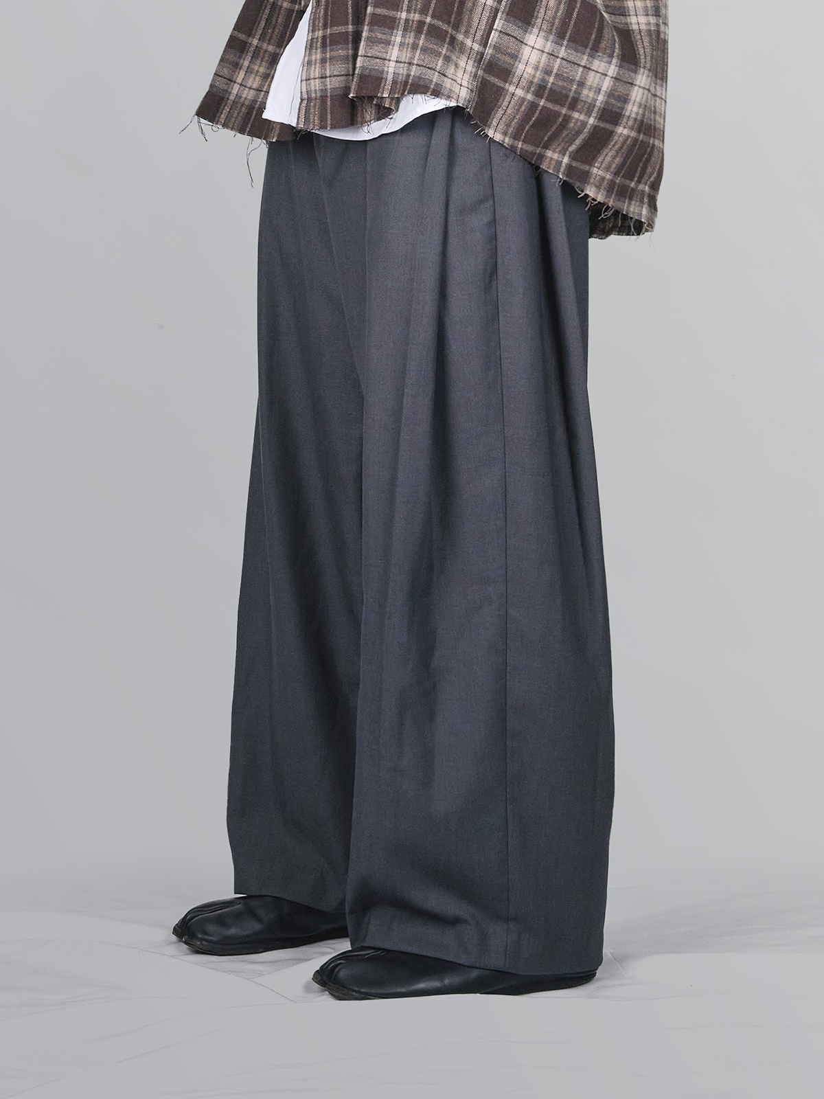 Side Pleat Wide Pants