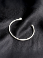 Equal Bangle silver – Detail | minimalist jewelry / refined detail | UNPROVEN