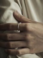 Flux Ring silver – Detail | minimalist jewelry / refined detail | UNPROVEN