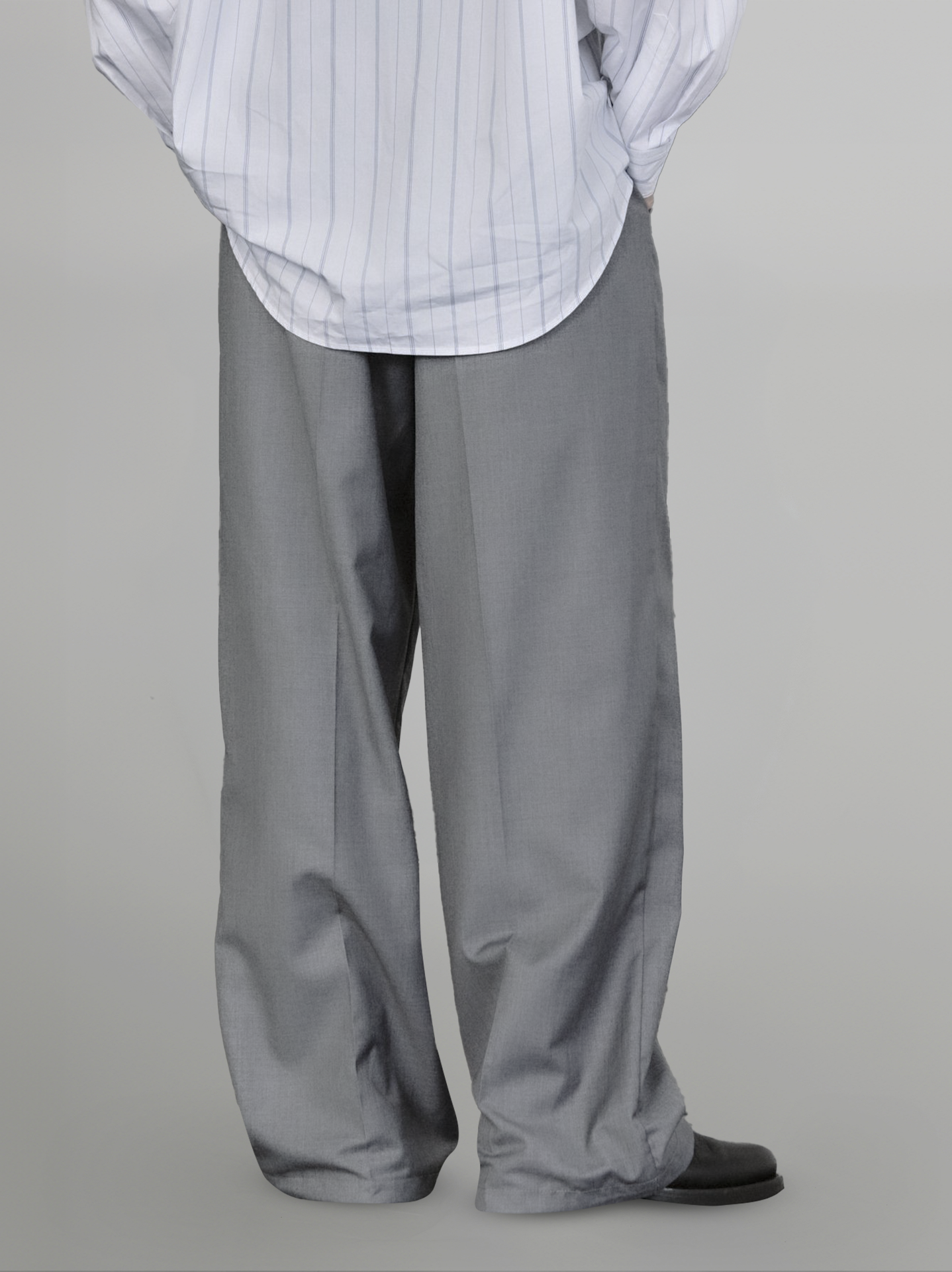 One-Tuck Semi-Wide Fit Pants