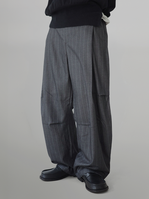 3D Striped Pants gray-1 – Side view | wide-leg / pleated / relaxed tailoring | UNPROVEN
