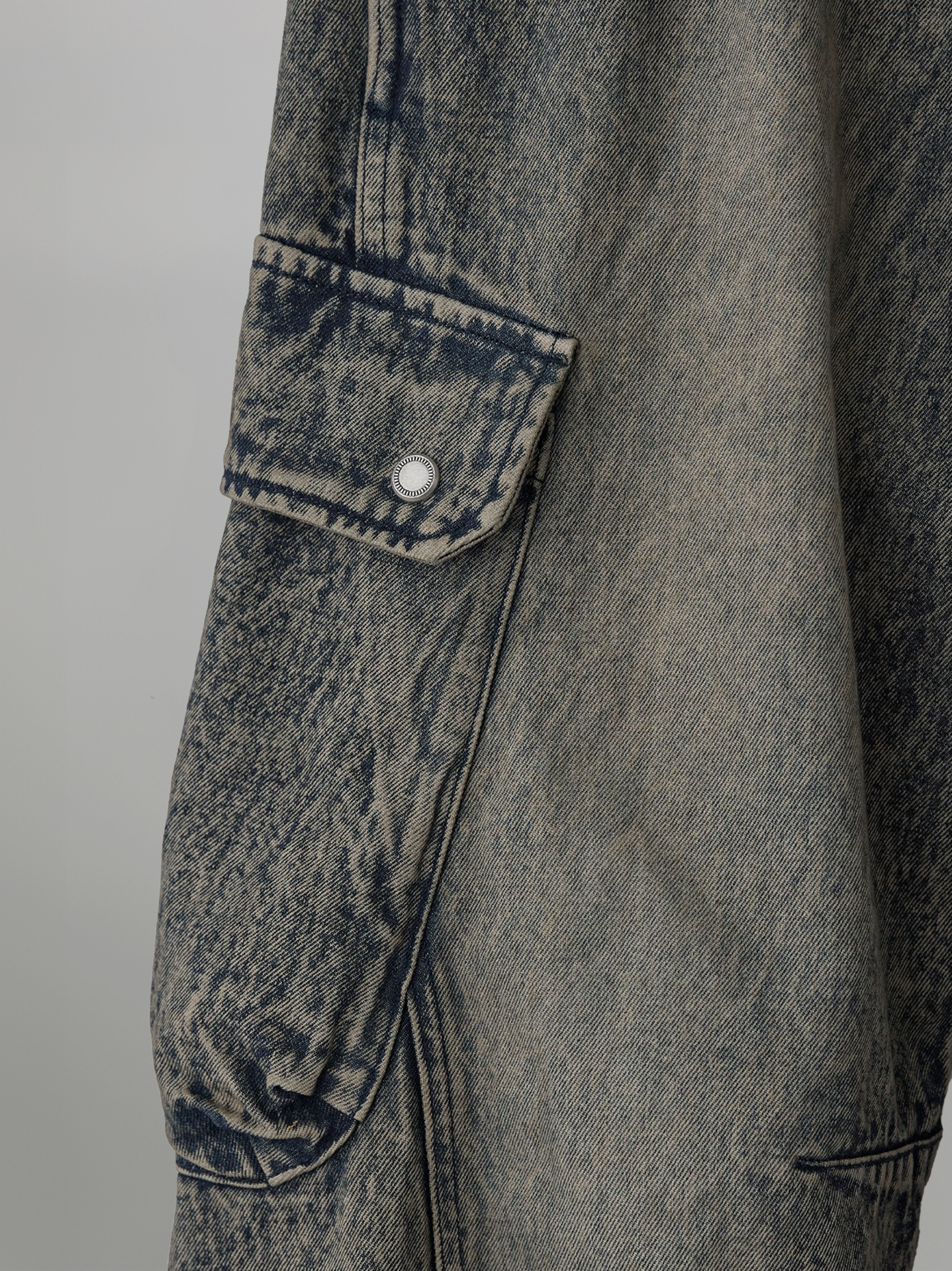 Washed Curved Cargo Denim Jeans