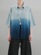 Loose-Fit Gradation Shirt light-blue – Detail | relaxed tailoring / semi-wide fit | UNPROVEN