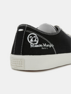 Maison Margiela Tabi Low-Top Sneaker black – Detail | avant-garde / quiet luxury | UNPROVEN