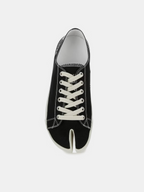 Maison Margiela Tabi Low-Top Sneaker black – Detail | avant-garde / quiet luxury | UNPROVEN