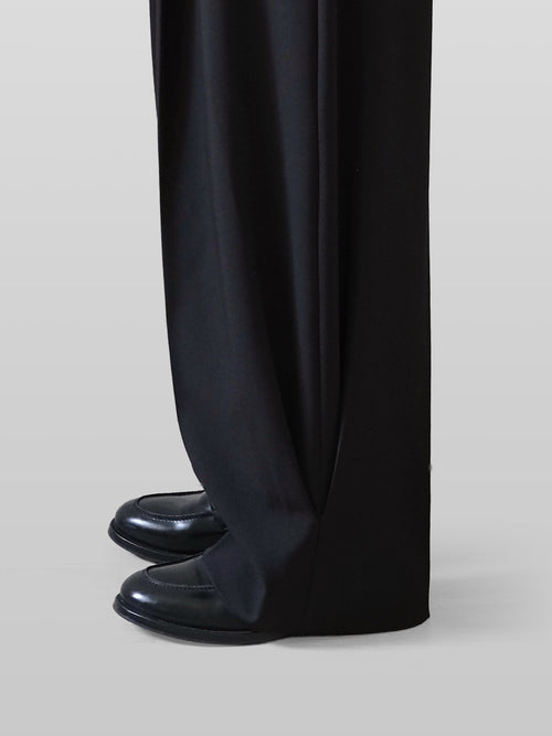 Pleated Wide Pants black – Detail | wide-leg / pleated / relaxed tailoring | UNPROVEN