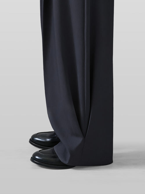 Pleated Wide Pants charcoal – Detail | wide-leg / pleated / relaxed tailoring | UNPROVEN