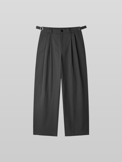 Side-Buckle Pleated Pants charcoal – Detail | wide-leg / pleated / relaxed tailoring | UNPROVEN
