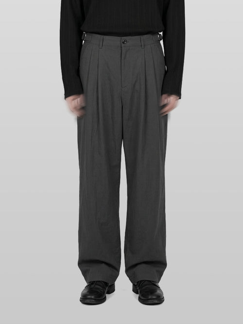 Side-Buckle Pleated Pants charcoal – Front view | wide-leg / pleated / relaxed tailoring | UNPROVEN