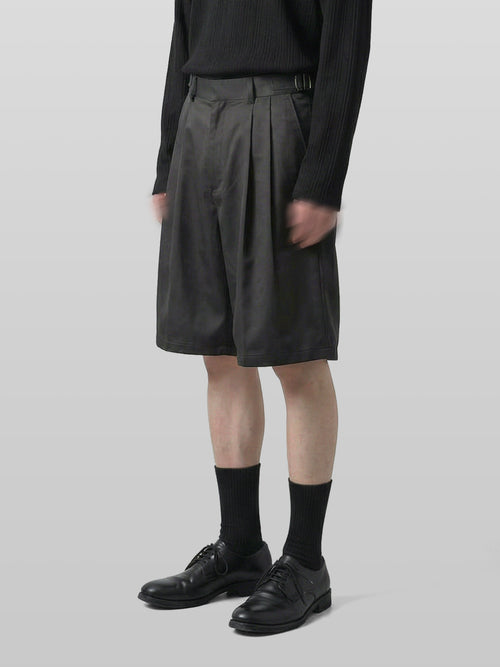 Side-Buckle Pleated Shorts charcoal – Detail | relaxed shorts / wide-leg shorts | UNPROVEN
