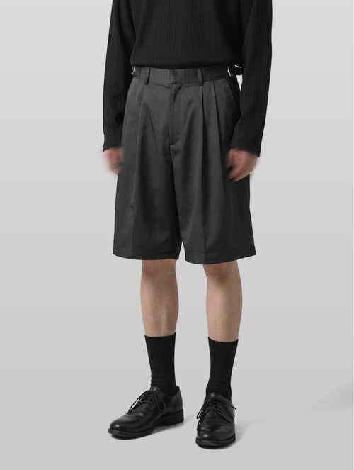 Side-Buckle Pleated Shorts charcoal – Front view | relaxed shorts / wide-leg shorts | UNPROVEN