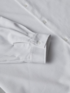 Loose-Fit Balloon Sleeve Shirt white – Detail close-up | relaxed tailoring / semi-wide fit | UNPROVEN