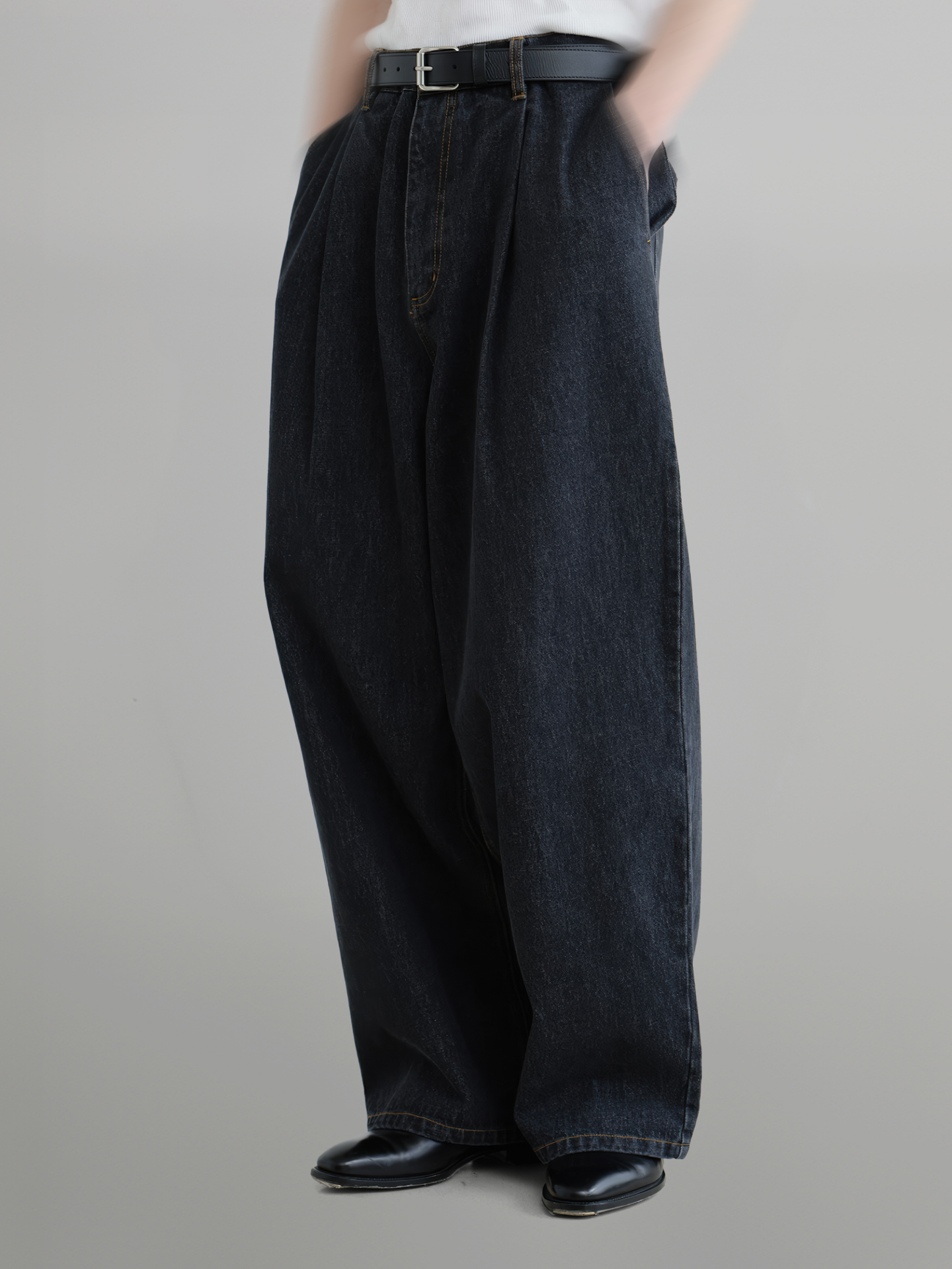 Wide Balloon Jeans