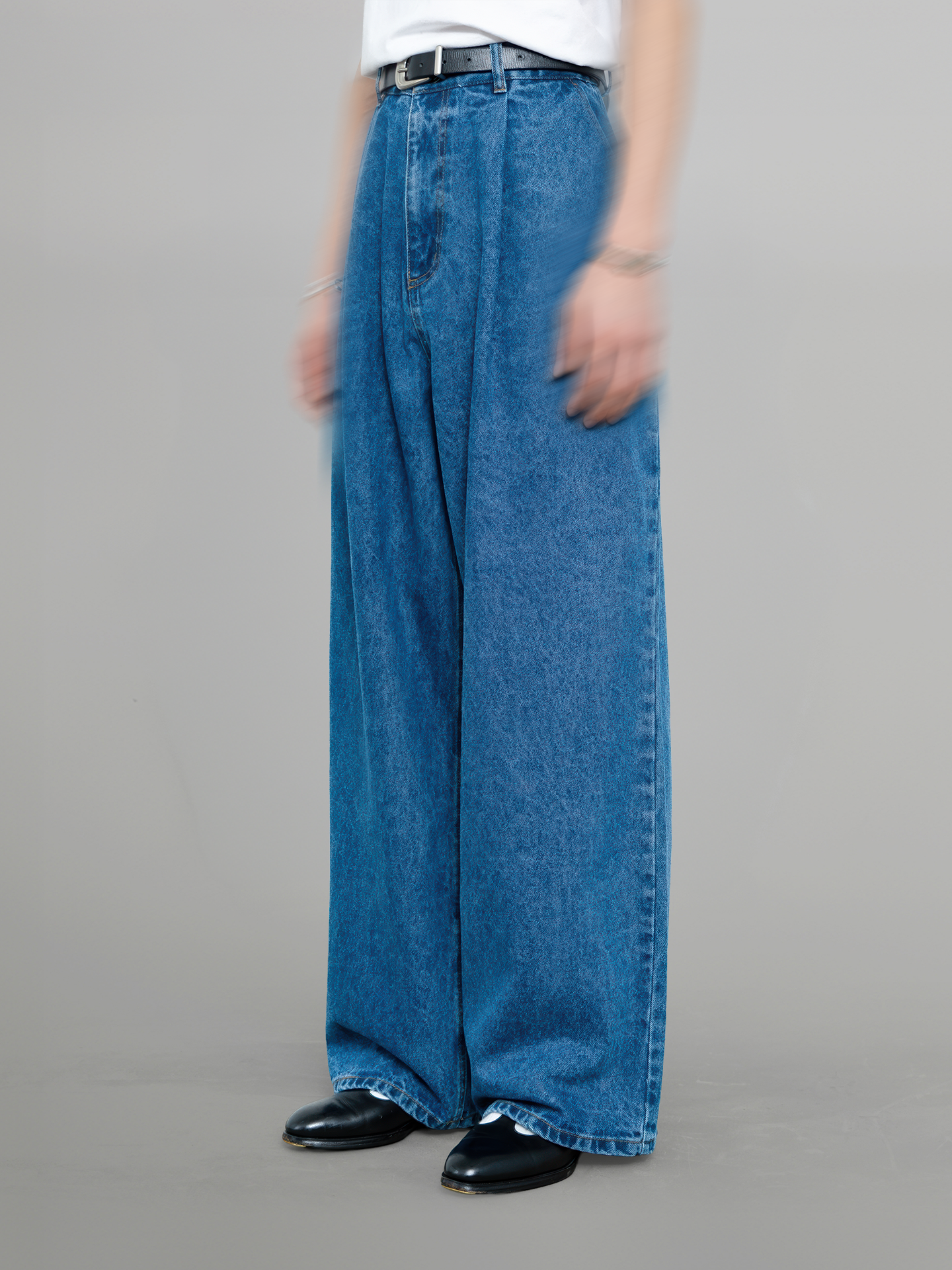 Wide Balloon Jeans
