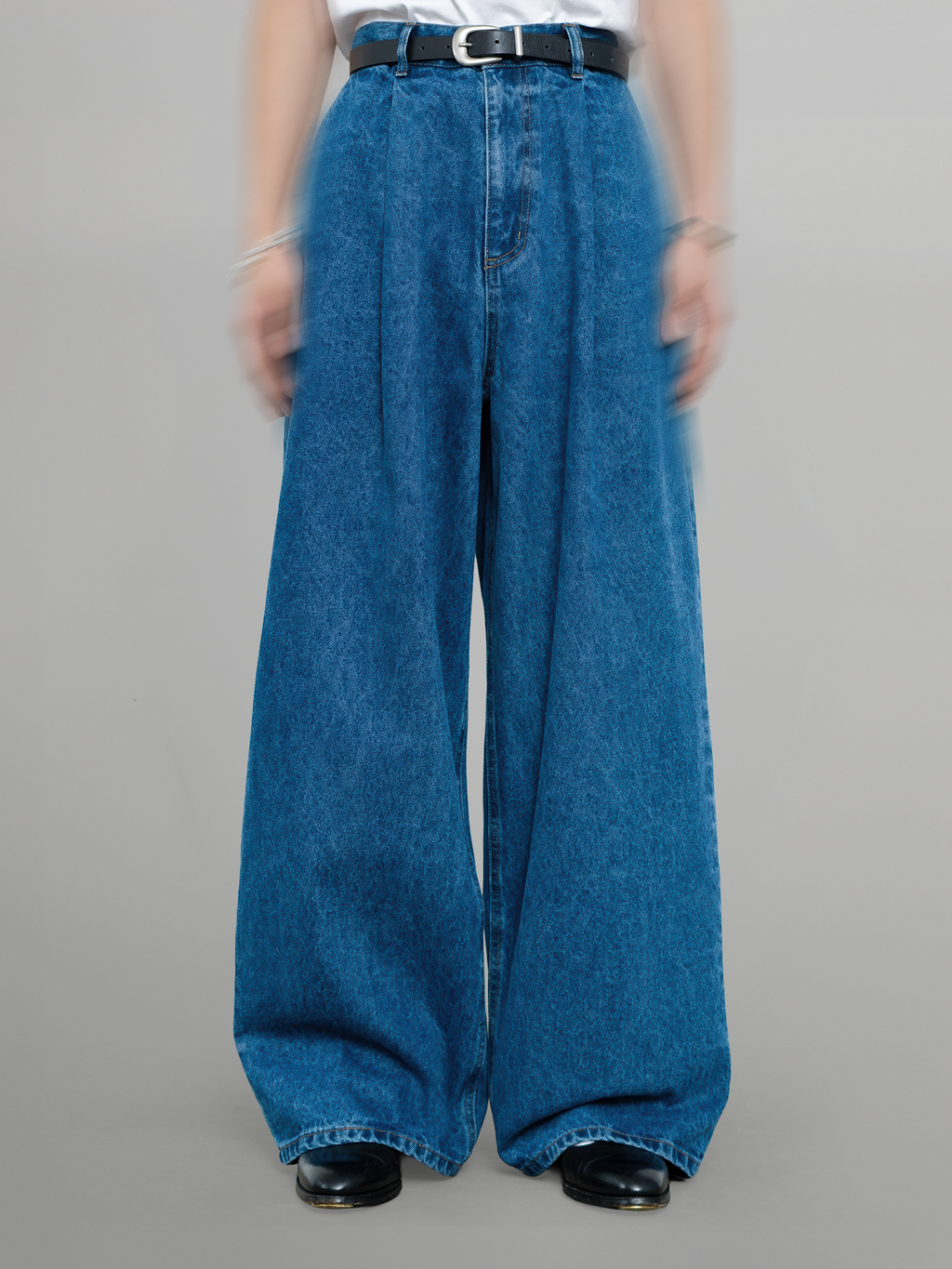 Wide Balloon Jeans