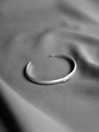 York Bangle silver – Front view | minimalist jewelry / refined detail | UNPROVEN