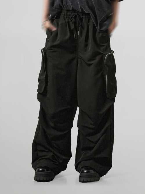 Zip Pocket Wide Cargo Pants black – Detail | wide-leg / pleated / relaxed tailoring | UNPROVEN