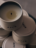 APFR Travel Tin Candle Earl Grey & Grapefruit – Detail | refined atmosphere / curated lifestyle | UNPROVEN