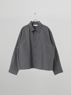 Loose-Fit Cropped Shirt charcoal – Front view | relaxed tailoring / semi-wide fit | UNPROVEN