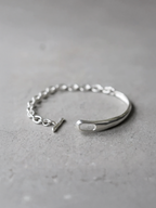 Cuff Chain Bracelet silver – Front view | minimalist jewelry / refined detail | UNPROVEN
