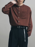 Loose-Fit Collarless Shirt brown – Detail | relaxed tailoring / semi-wide fit | UNPROVEN