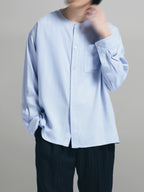 Loose-Fit Collarless Shirt light-blue – Detail | relaxed tailoring / semi-wide fit | UNPROVEN