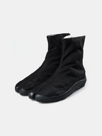 MARUGO Tabi Air-Insole III (6 Clasps) black – Front view | minimalist sneakers / classic silhouette | UNPROVEN